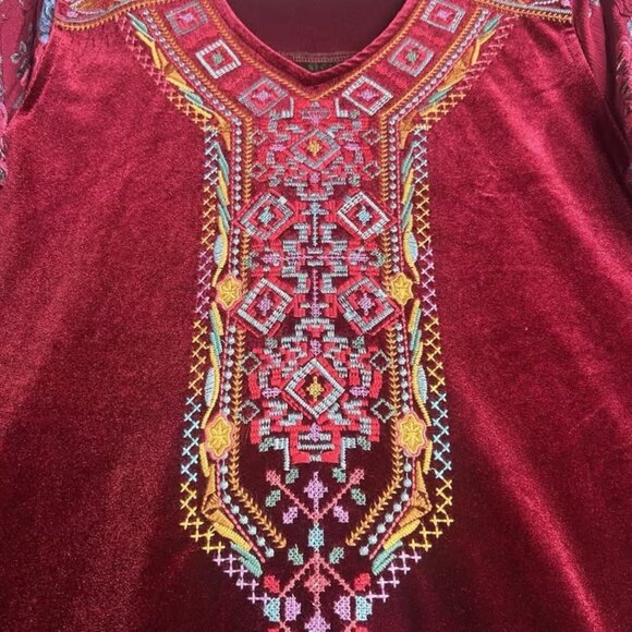 Calessa Womens Velour Top Size Petite Medium Embroidered - Picture 5 of 5